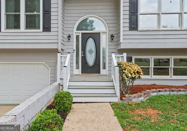 Photo 3 of Single family home for sale at 5643 Pipsissewa Dr, Flowery Branch, GA 30542 | MLS# 10821011 | Listing updated on 2026-09-03
