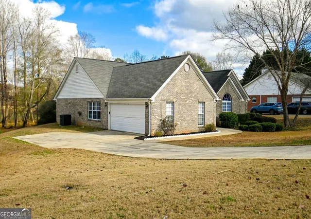 2nd image of 719 Overlook Dr, Winder, GA 30680 | MLS# 10827486