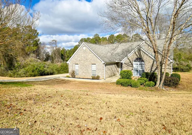 Photo 3 of Single family home for sale at 719 Overlook Dr, Winder, GA 30680 | MLS# 10827486 | Listing updated on 2026-10-05
