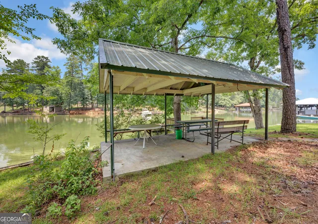 Photo 3 of Sale Pending at 124 E Ward Rd, Jackson, GA 30233 | MLS# 10796485 | Listing updated on 2026-09-13