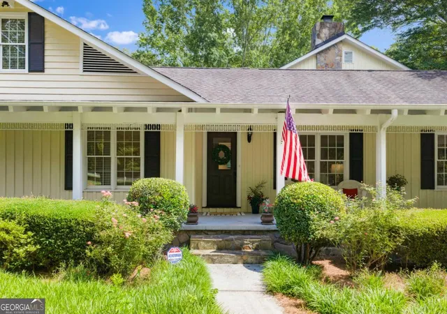 Photo 3 of Single family home for sale at 2324 E Cherokee Dr, Woodstock, GA 30188 | MLS# 10800938 | Listing updated on 2026-08-08