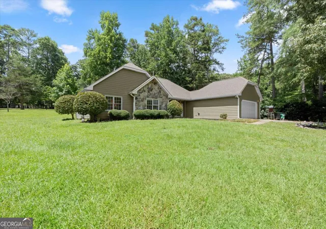 Photo 2 of Sale Pending at 5015 Logans Run, Loganville, GA 30052 | MLS# 10805994 | Listing updated on 2026-09-21