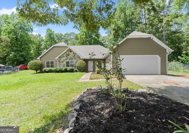 Photo 3 of Sale Pending at 5015 Logans Run, Loganville, GA 30052 | MLS# 10805994 | Listing updated on 2026-09-21