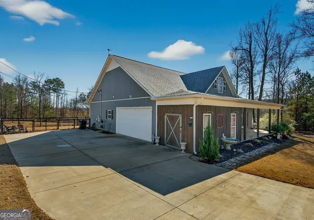 Homes for sale in Roanoke, AL | 570 County Road 79, Roanoke, AL 36274 | MLS# 10721568