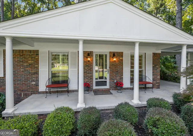 3rd image of 1626 Wildwood Rd, Marietta, GA 30062 | MLS# 10811750