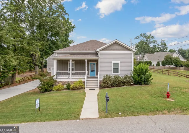 Photo 2 of Sale Pending at 27 E Hill St, Newnan, GA 30263 | MLS# 10836789 | Listing updated on 2026-09-18