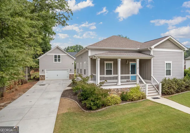 Photo 3 of Sale Pending at 27 E Hill St, Newnan, GA 30263 | MLS# 10836789 | Listing updated on 2026-09-18