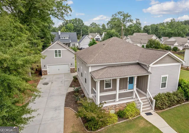 Photo 3 of Sale Pending at 27 E Hill St, Newnan, GA 30263 | MLS# 10836789 | Listing updated on 2026-09-18