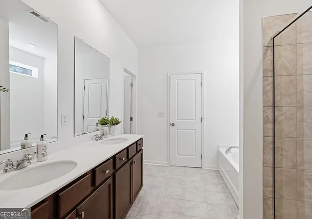Photo 3 of Single family home for sale at 1664 Fawlocke Run, Loganville, GA 30052 | MLS# 10812278 | Listing updated on 2026-09-10