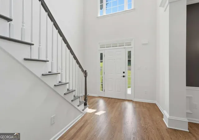 Photo 4 of Single family home for sale at 9370 Eagles Landing Dr, Gainesville, GA 30506 | MLS# 10824466 | Listing updated on 2026-09-27