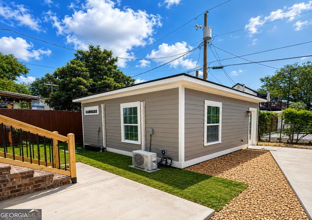 Photo 3 of Single family home for sale at 615 E 38th St, Savannah, GA 31401 | MLS# 10820823 | Listing updated on 2026-09-16