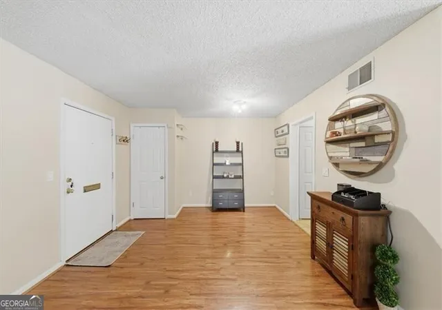 Listing Photo 3 - Condo for sale in building located at 225 Triumph Dr NW, Atlanta, GA 30327