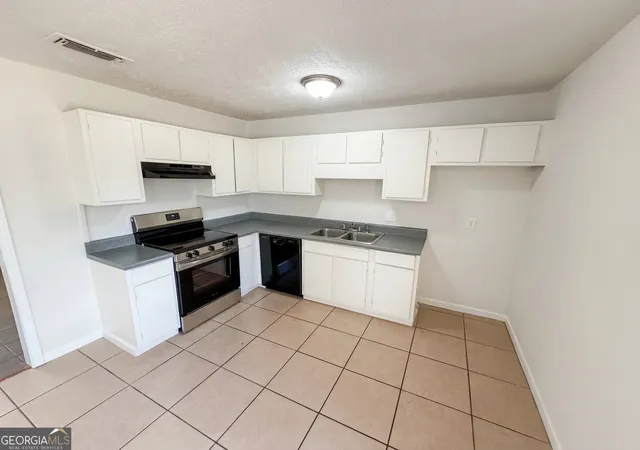 Photo 2 of Single family home for sale at 2405 Eric Ln, Douglasville, GA 30135 | MLS# 10721971 | Listing updated on 2026-09-13