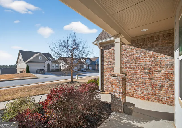 Photo 4 of Single family home for sale at 6928 Manchester Dr, Flowery Branch, GA 30542 | MLS# 10692750 | Listing updated on 2026-09-21