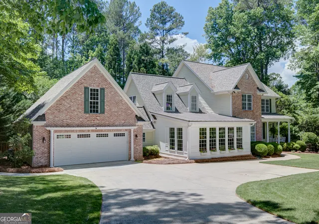 Photo 4 of Single family home for sale at 180 Shoreline Cir, Newnan, GA 30263 | MLS# 10780663 | Listing updated on 2026-09-29