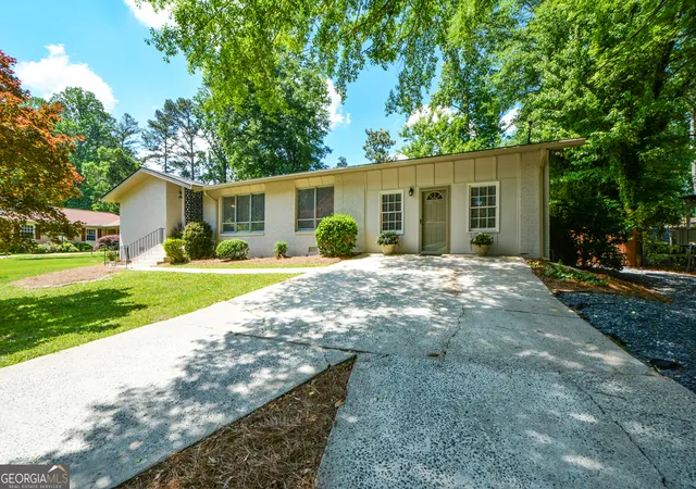 Photo 3 of Single family home for sale at 2801 Sagamore Hl Dr Se, Marietta, GA 30067 | MLS# 10768136 | Listing updated on 2026-09-09