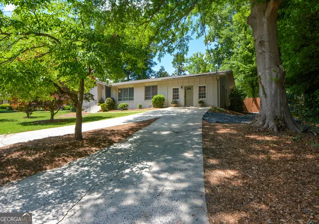 Photo 3 of Single family home for sale at 2801 Sagamore Hl Dr SE, Marietta, GA 30067 | MLS# 10768136 | Listing updated on 2026-09-09