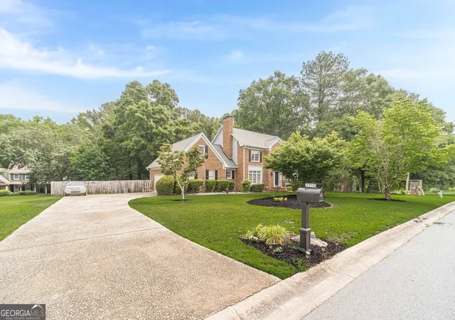 Photo 3 of Single family home for sale at 3316 Classic Dr, Snellville, GA 30078 | MLS# 10813446 | Listing updated on 2026-08-27