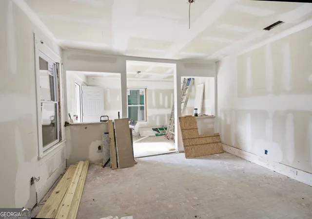 Photo 3 of Sale Pending at 805 Ponce De Leon Ave, Macon, GA 31206 | MLS# 10823124 | Listing updated on 2026-09-15