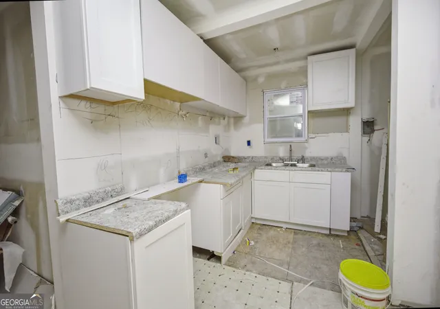 Photo 3 of Sale Pending at 805 Ponce De Leon Ave, Macon, GA 31206 | MLS# 10823124 | Listing updated on 2026-09-15