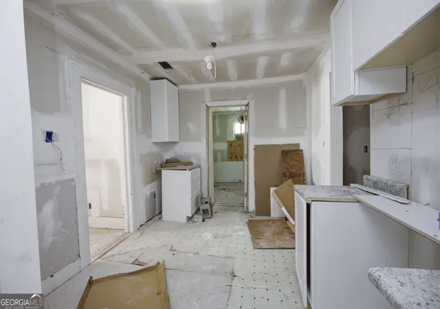 Photo 4 of Sale Pending at 805 Ponce De Leon Ave, Macon, GA 31206 | MLS# 10823124 | Listing updated on 2026-09-15