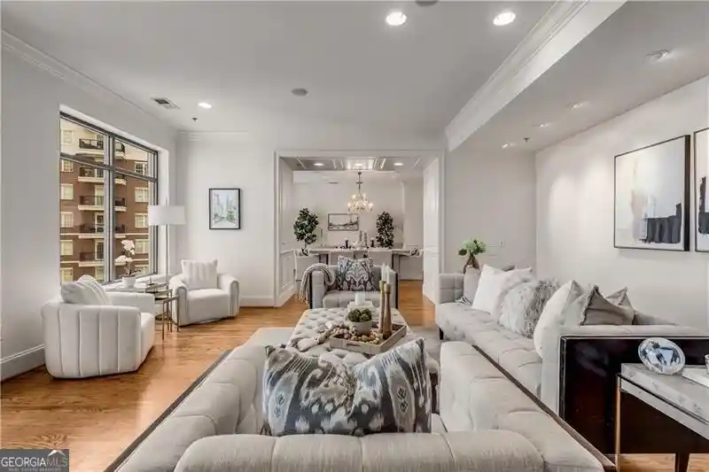 Listing Photo 1 - Condo for sale in 3286 Northside Pkwy Nw located at 3286 Northside Pkwy Nw, Atlanta, GA 30327 - Unit #607