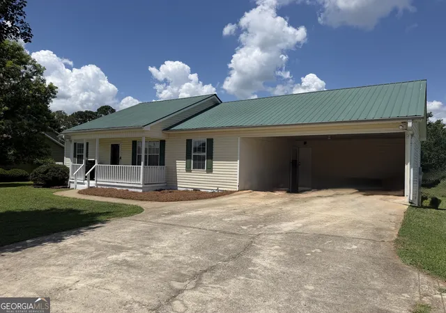 Photo 3 of Single family home for sale at 2124 Broad St, Statham, GA 30666 | MLS# 10813920 | Listing updated on 2026-09-09