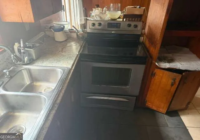 Photo 3 of Single family home for sale at 2508 Old Hapeville Rd Sw, Atlanta, GA 30315 | MLS# 10830173 | Listing updated on 2026-09-03