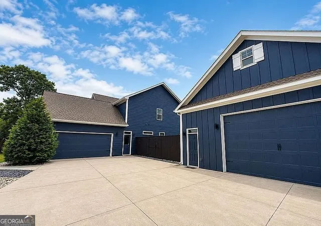 Photo 2 of Single family home for sale at 532 Black Horse Cir, Canton, GA 30114 | MLS# 10804782 | Listing updated on 2026-10-30