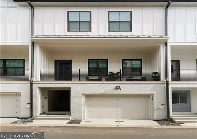 Townhouse for sale at 152 Chestnut Cir, Atlanta, GA 30342 | MLS# 10718584