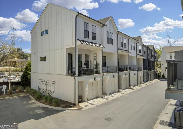 Photo 1 of Townhouse for sale at 152 Chestnut Cir, Atlanta, GA 30342 | MLS# 10718584 | Listing updated on 2026-10-08
