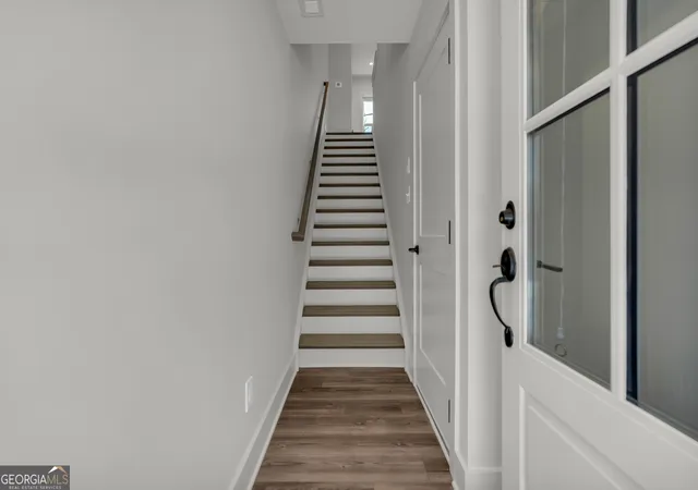 Photo 4 of Townhouse for sale at 152 Chestnut Cir, Atlanta, GA 30342 | MLS# 10718584 | Listing updated on 2026-10-08