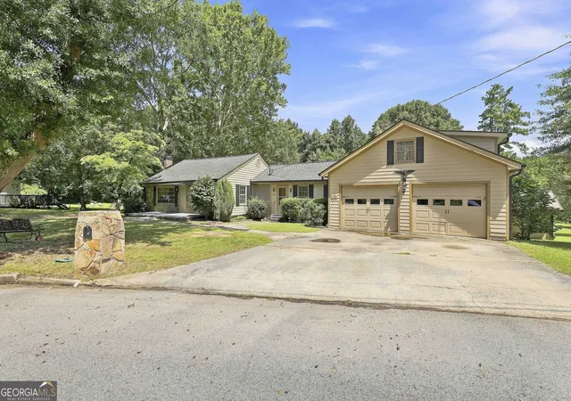 Photo 3 of Single family home for sale at 458 Mehaffey Dr, Fairburn, GA 30213 | MLS# 10825898 | Listing updated on 2026-09-19