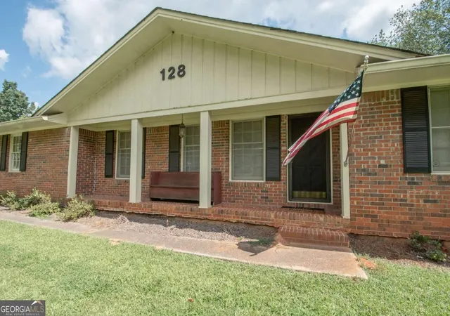 3rd image of 128 Robinhood Dr, Newnan, GA 30263 | MLS# 10803989