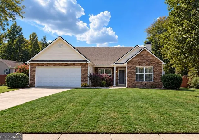 Single family home for sale at 10 Lake Valley Dr, Loganville, GA 30052 | MLS# 10876137