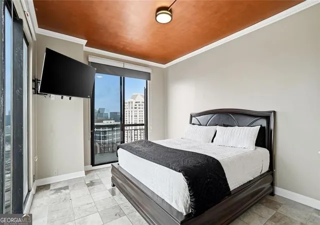 Listing Photo 3 - Condo for sale in building located at 3481 Lakeside Dr, Atlanta, GA 30326 - Unit #PH TS5