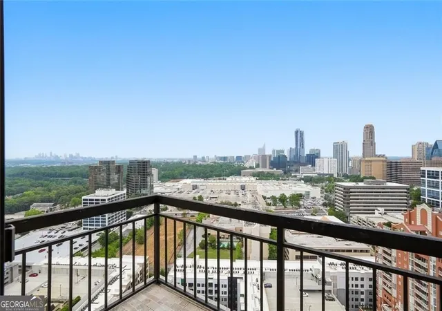 Listing Photo 4 - Condo for sale in building located at 3481 Lakeside Dr, Atlanta, GA 30326 - Unit #PH TS5