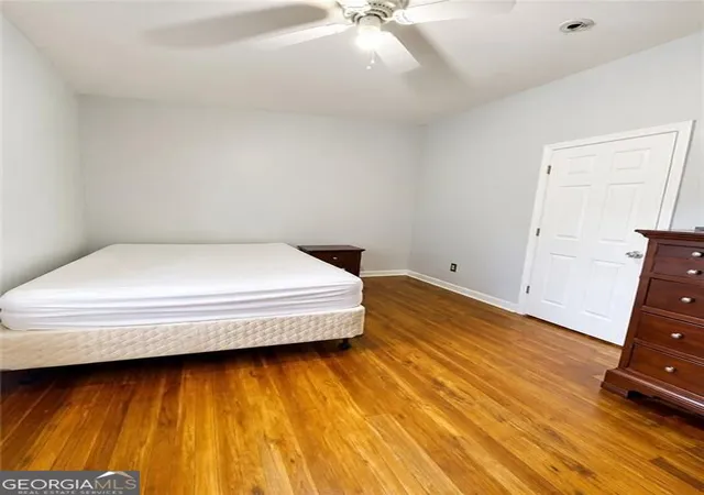 Listing Photo 2 - Condo for sale in building located at 119 Ozone St SW, Atlanta, GA 30314