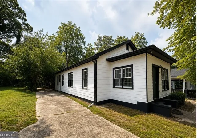 Listing Photo 3 - Condo for sale in building located at 119 Ozone St SW, Atlanta, GA 30314