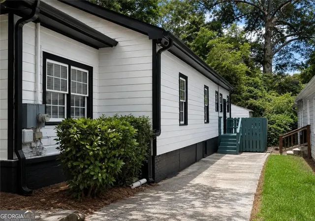 Listing Photo 4 - Condo for sale in building located at 119 Ozone St SW, Atlanta, GA 30314
