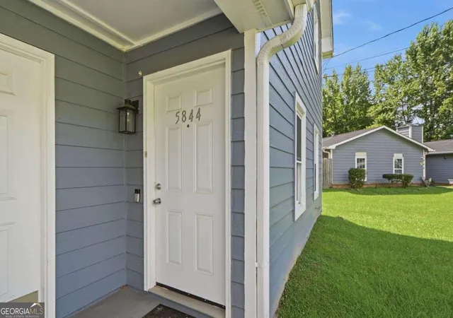 2nd image of 5842 N Castlegate Dr, Atlanta, GA 30349 | MLS# 10818289