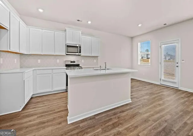 Photo 4 of Single family home for sale at 104 Oakchase Park Ln, Hampton, GA 30228 | MLS# 10764550 | Listing updated on 2026-09-12