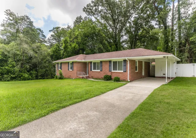 Photo 2 of Single family home for sale at 1049 Newport Rd, Macon, GA 31210 | MLS# 10809350 | Listing updated on 2026-09-11