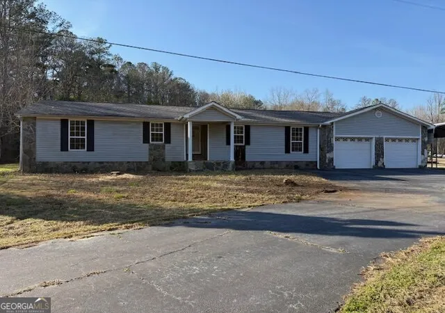 1st image of 394 Smith Rd, Newnan, GA 30263 | MLS# 10701735