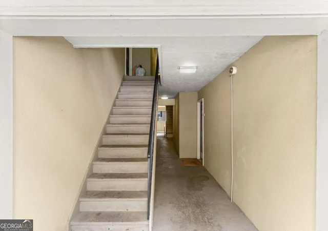 Listing Photo 4 - Condo for sale in building located at 6900 Roswell Rd, Sandy Springs, GA 30328 - Unit #Q17