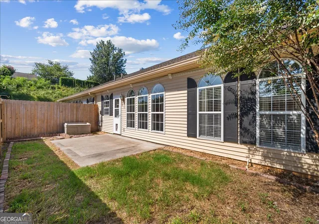 3rd image of 609 Black Oak Dr, Dalton, GA 30721