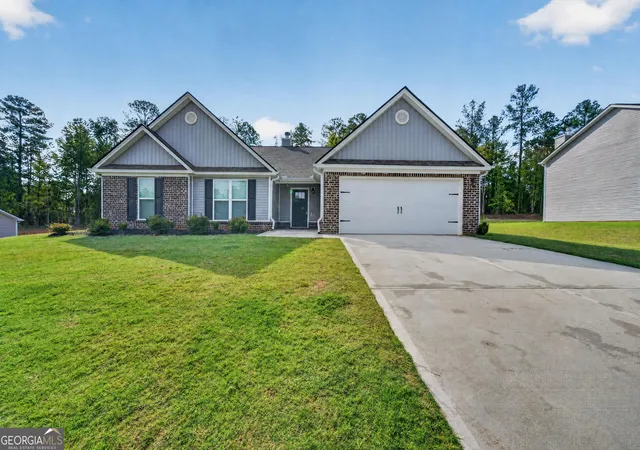 Photo 3 of Single family home for sale at 421 Riley Circle Nw, Milledgeville, GA 31061 | MLS# 10834719 | Listing updated on 2026-09-10