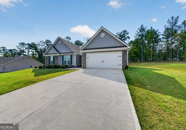 Photo 3 of Single family home for sale at 421 Riley Circle Nw, Milledgeville, GA 31061 | MLS# 10834719 | Listing updated on 2026-09-10