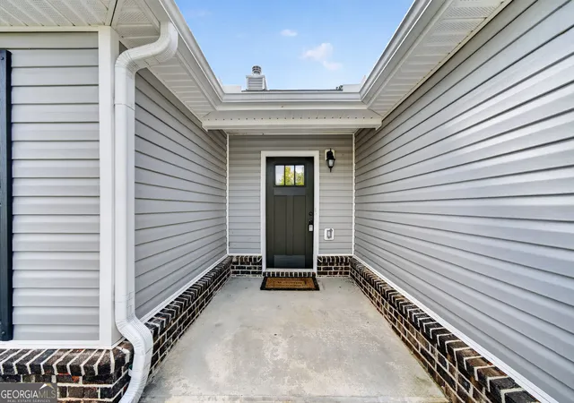Photo 4 of Single family home for sale at 421 Riley Circle Nw, Milledgeville, GA 31061 | MLS# 10834719 | Listing updated on 2026-09-10