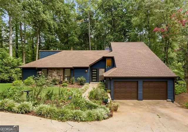 Photo 1 of Sale Pending at 1115 Lake Dr, Roswell, GA 30075 | MLS# 10829249 | Listing updated on 2026-08-31